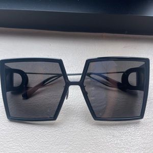 Oversized Christian Dior Sunnies!!
